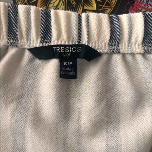Tresics new with tags striped crop top with ties on sleeves in small - Picture 6 of 9